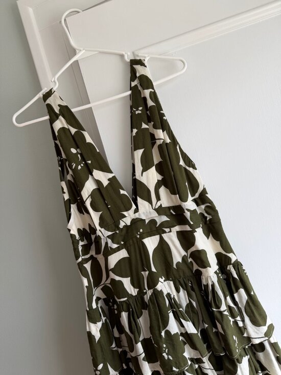 J. Crew collection plunge neck in leafy floral, size 8 - Picture 4 of 9